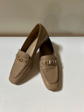 Michael Kors Women’s Flat Loafers US 7.5 Cream Nude Leather Gold Logo
